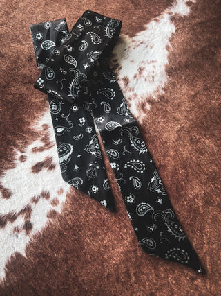 Black paisley-patterned Twilly.