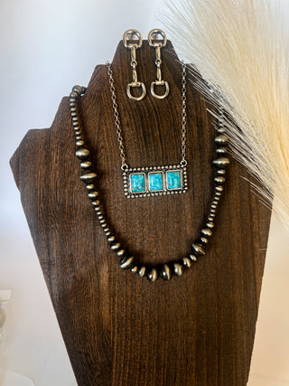 The Arena Queen Bar Necklace