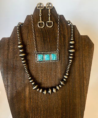 The Arena Queen Bar Necklace